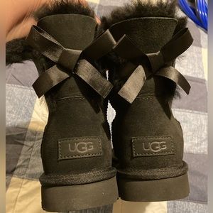 Black UGG W/Mini Barley Bow Il Size 8. New In Box